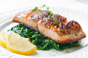 つくれぽ1000｜鮭の電子レンジ調理レシピ人気1位～10位をレンジ蒸しからクッキングシートを使って焼くレシピまで紹介