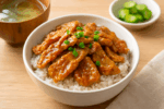 食欲をそそる豚肉ご飯のイメージ