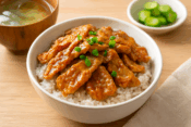 食欲をそそる豚肉ご飯のイメージ