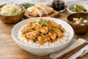 鶏胸肉ご飯の美味しそうな完成写真