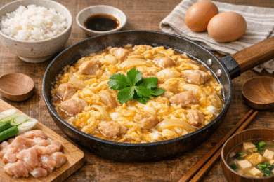記事全体のアイキャッチとなる美味しそうな卵とじの料理写真